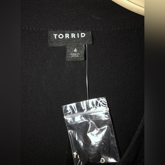 Torrid sz 4 Black Chiffon Bow Front Button-Up Blouse - Picture 8 of 10